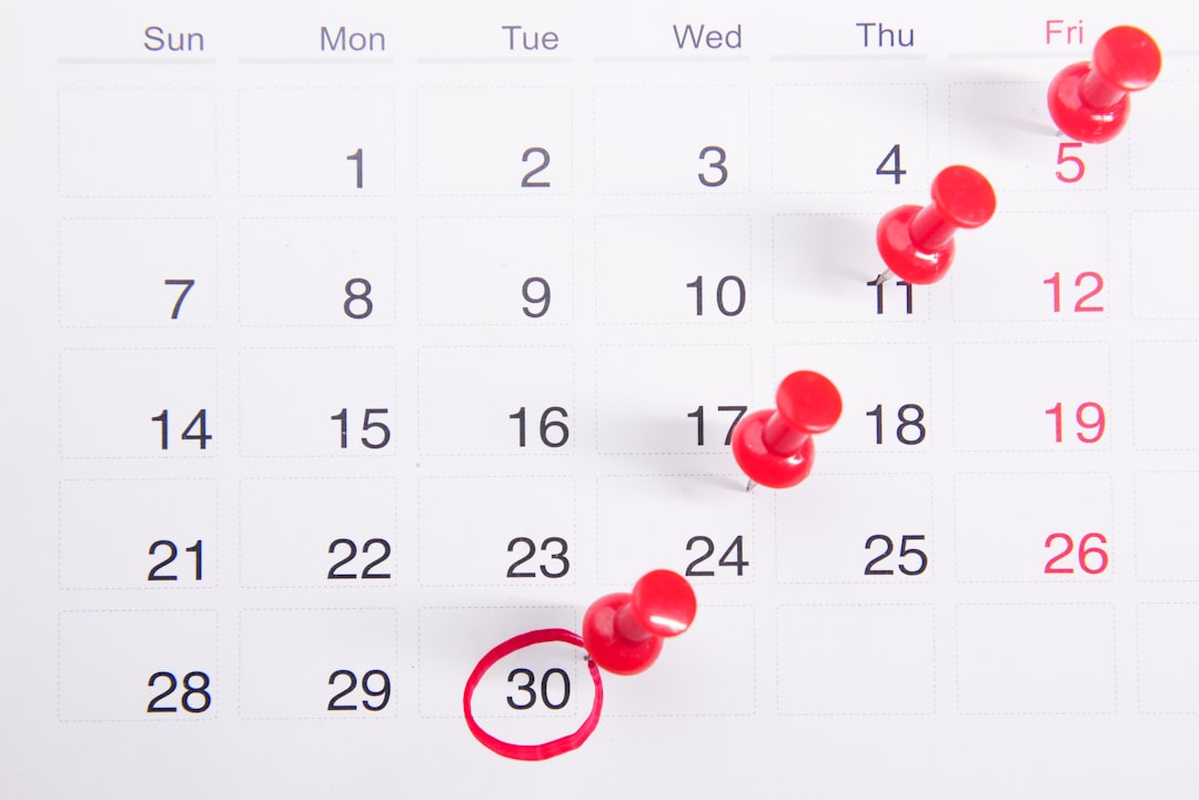 Calendario con appuntamenti multipli, simbolo dell'agenda condivisa in un poliambulatorio con più professionisti
